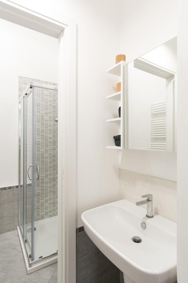 Belvedere White Flat Apartment *